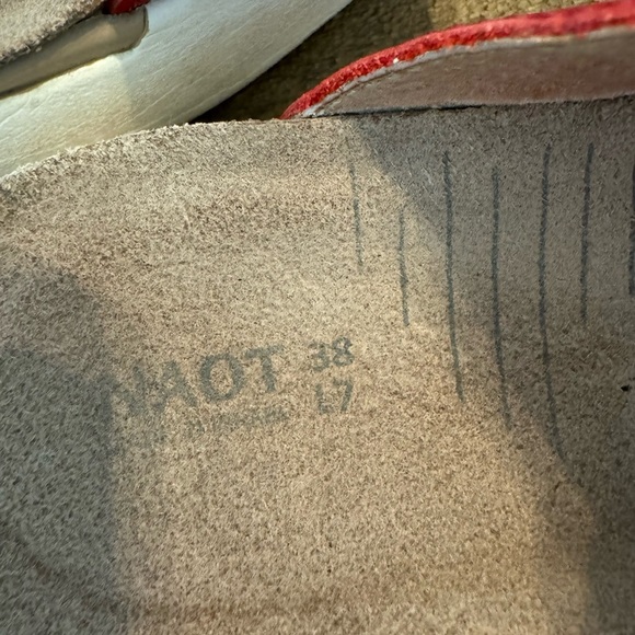 EUC Naot Vesta Sandal Size 38/US 7 Kiss Red Leather Slide Travel Comfort Walking - Picture 4 of 5